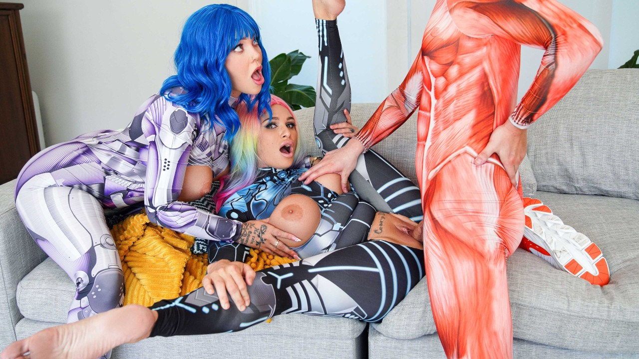 Los mejores videos de Dominicana Singando donde  Una pareja de cosplay alborota la casa en más de una forma con su pasión