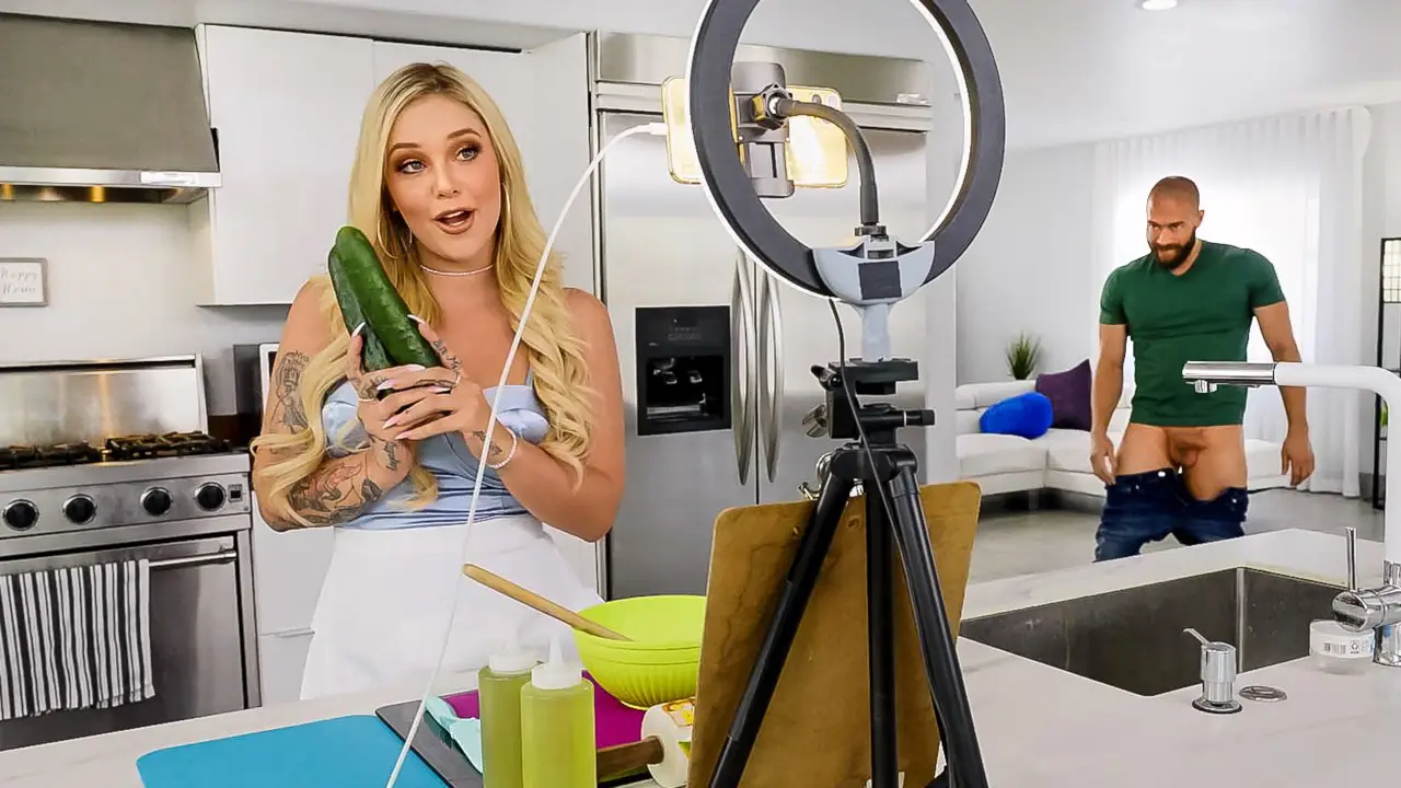 Los mejores videos de Dominicana Singando donde  Cocinera talentosa lleva el pepino de su amante a dar una vuelta