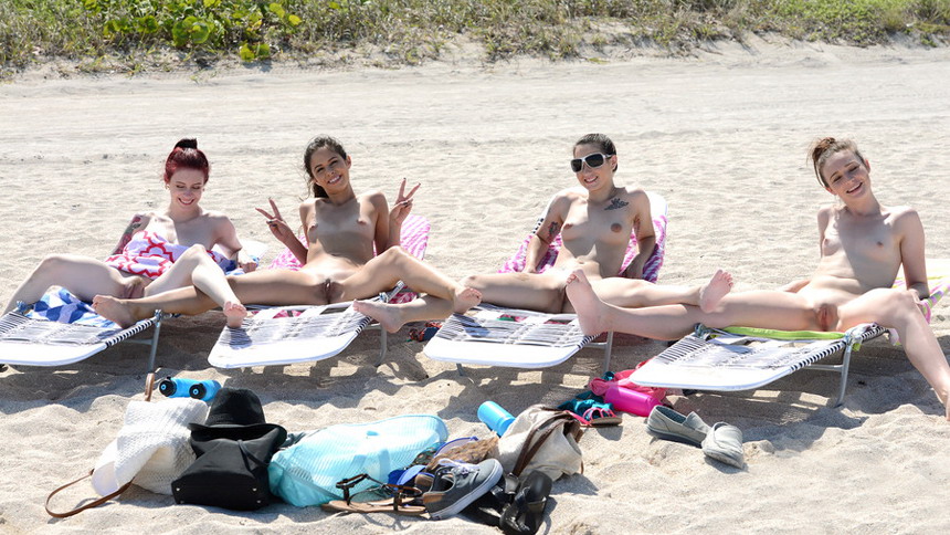 Los mejores videos de Dominicana Singando donde  Orgía sexual con cuatro chicas desnudas tras un día de playa nudista