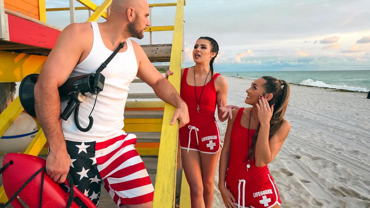 Los mejores videos de Dominicana Singando donde  ¡Socorristas lascivos faltan al trabajo para montar una polla enorme!