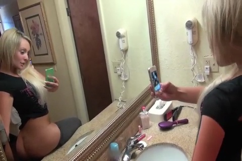 Los mejores videos de Dominicana Singando donde  Ex novia chupando la polla de su hombre y siendo follada por su culo de burbuja